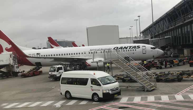 Qantas Toyota HiAce CI63MM